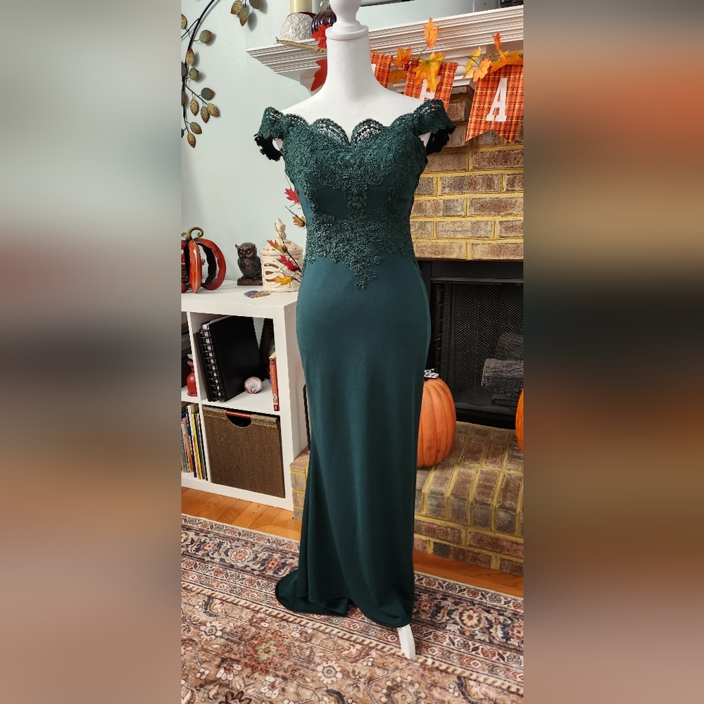 Elegant Green Lace Off-Shoulder Dress